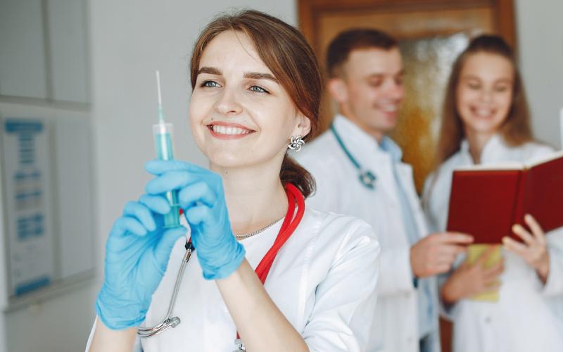 Budoucí sestry získají vysokoškolské vzdělání přímo v regionu. Kraj o tom jednal se školami